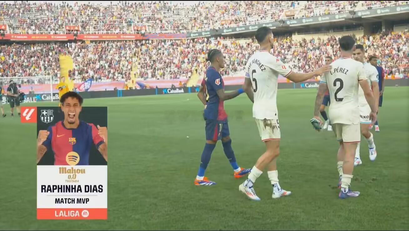 帽子戏法！拉菲尼亚当选巴萨7-0巴拉多利德全场最佳球员 西甲第4轮，巴萨7-0巴