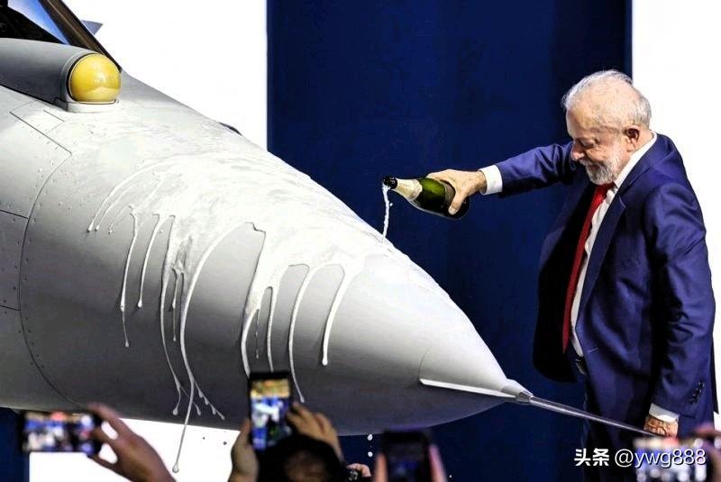 ——近日巴西成为首个自主研发超音速战斗机的拉丁美洲国家，正式发布了F-39E“鹰