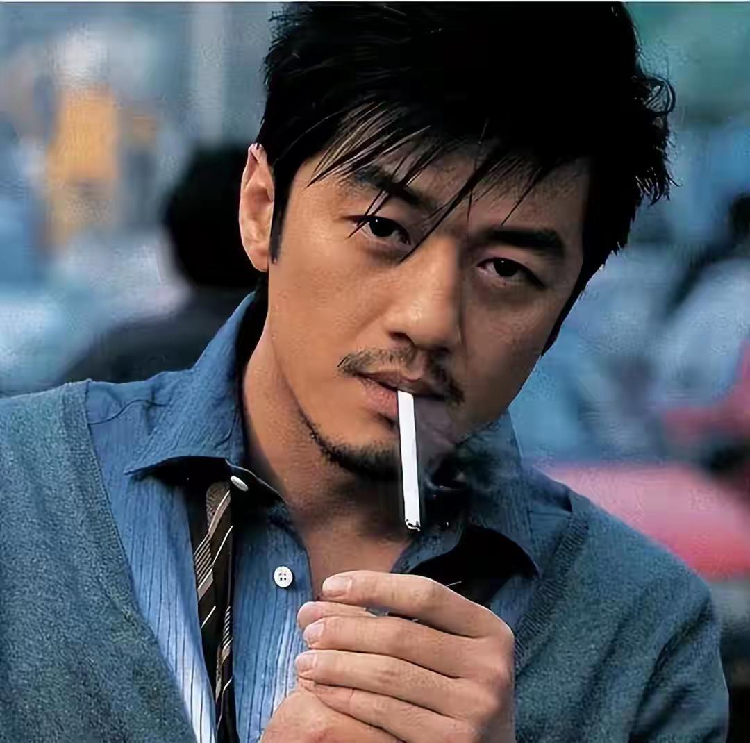 岁月不饶人
岁月是把杀猪刀
年轻时候相貌端正英俊，年纪上来以后，也跟普通的小老头