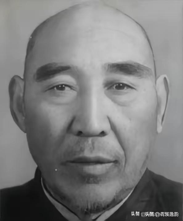 1936年，武术家寇运兴在德国柏林表演武术，遭到芬兰拳击手挑衅，说要用拳击挑战他