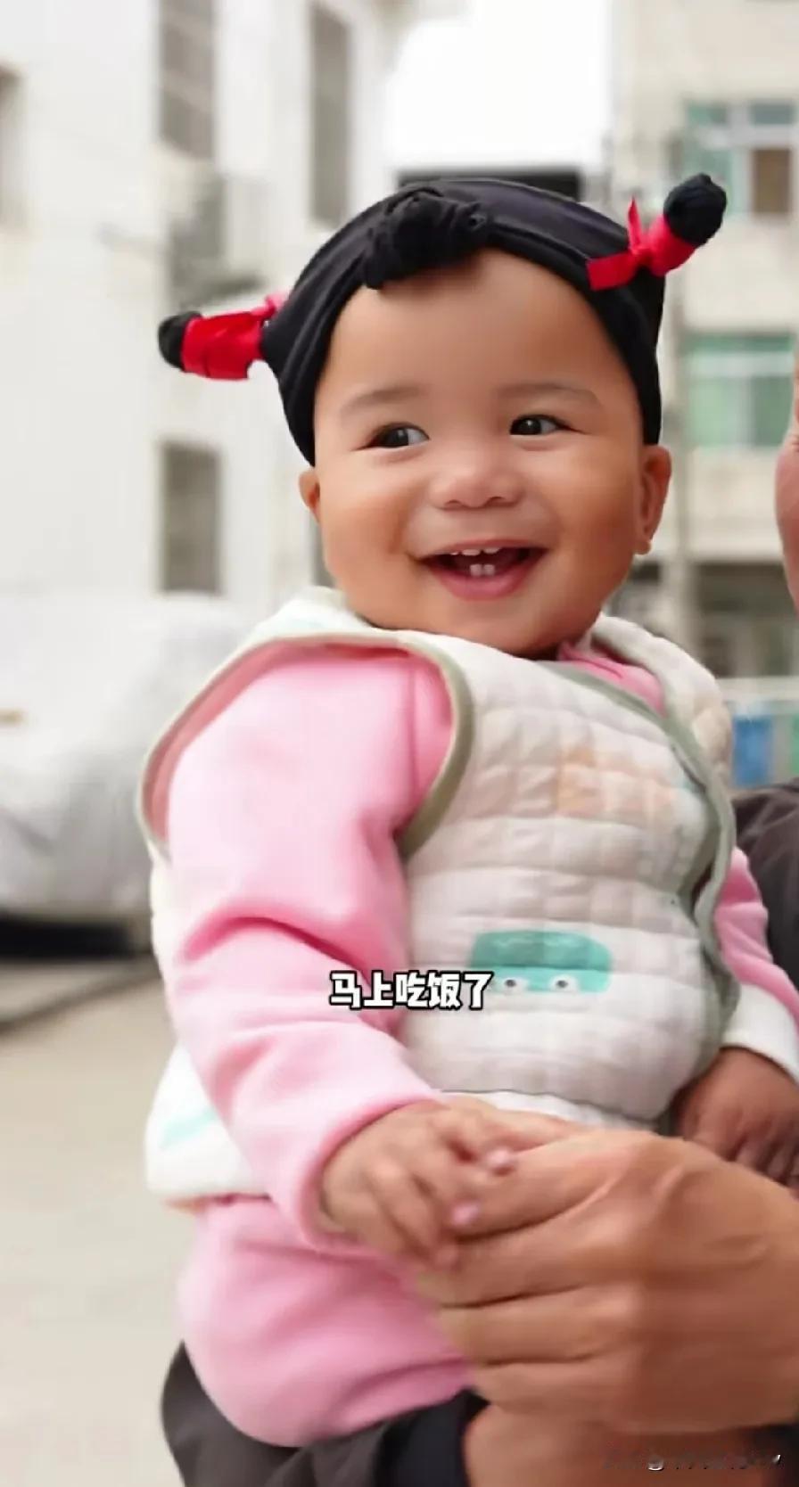 真不愧是中国人，人到哪里，青菜就能长到哪里，刘力把这青菜种得挺不错，长得翠绿翠绿