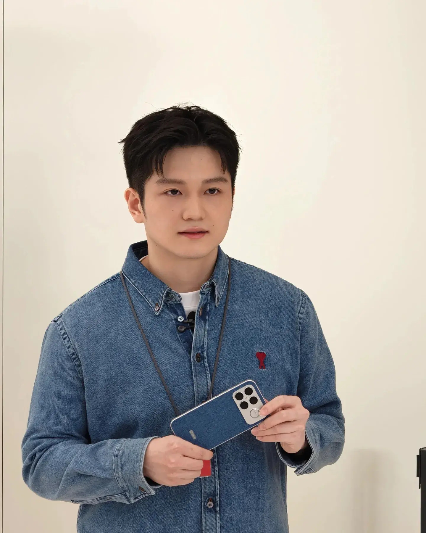 帅气的小樊店长。 