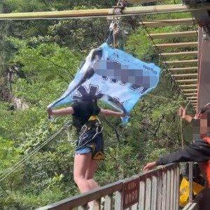 太痛心了！近日四川华蓥玛琉岩探险公园发生一起悲剧，女子体验瀑布秋千时因安全绳索脱