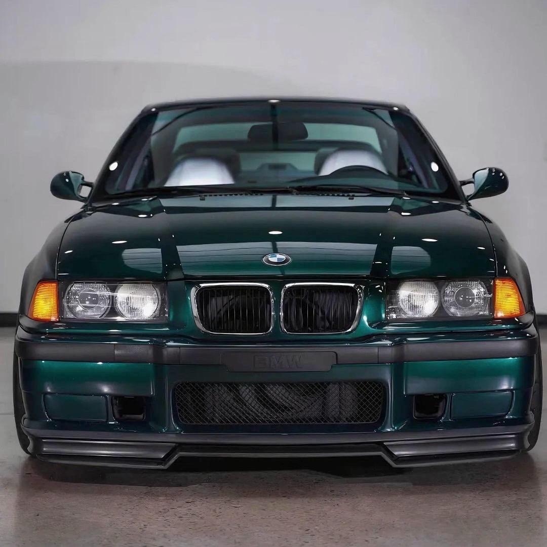 BMW E36 M3 常被视为宝马 M 部门的巅峰代表之一。它兼具了自然吸气的纯