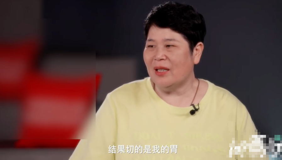 【#房主任称去看膝盖被医生建议切胃#】“我去看膝盖，结果切的是我的胃。”5月26