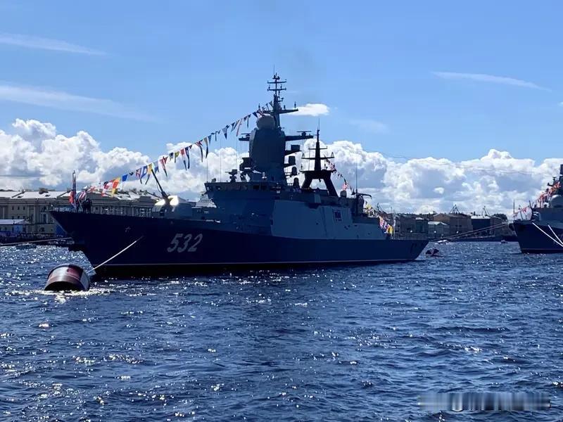 中俄海军年度海上联合巡航完美收官！7月13日，由中国海军开封舰、鞍山舰、可可西里