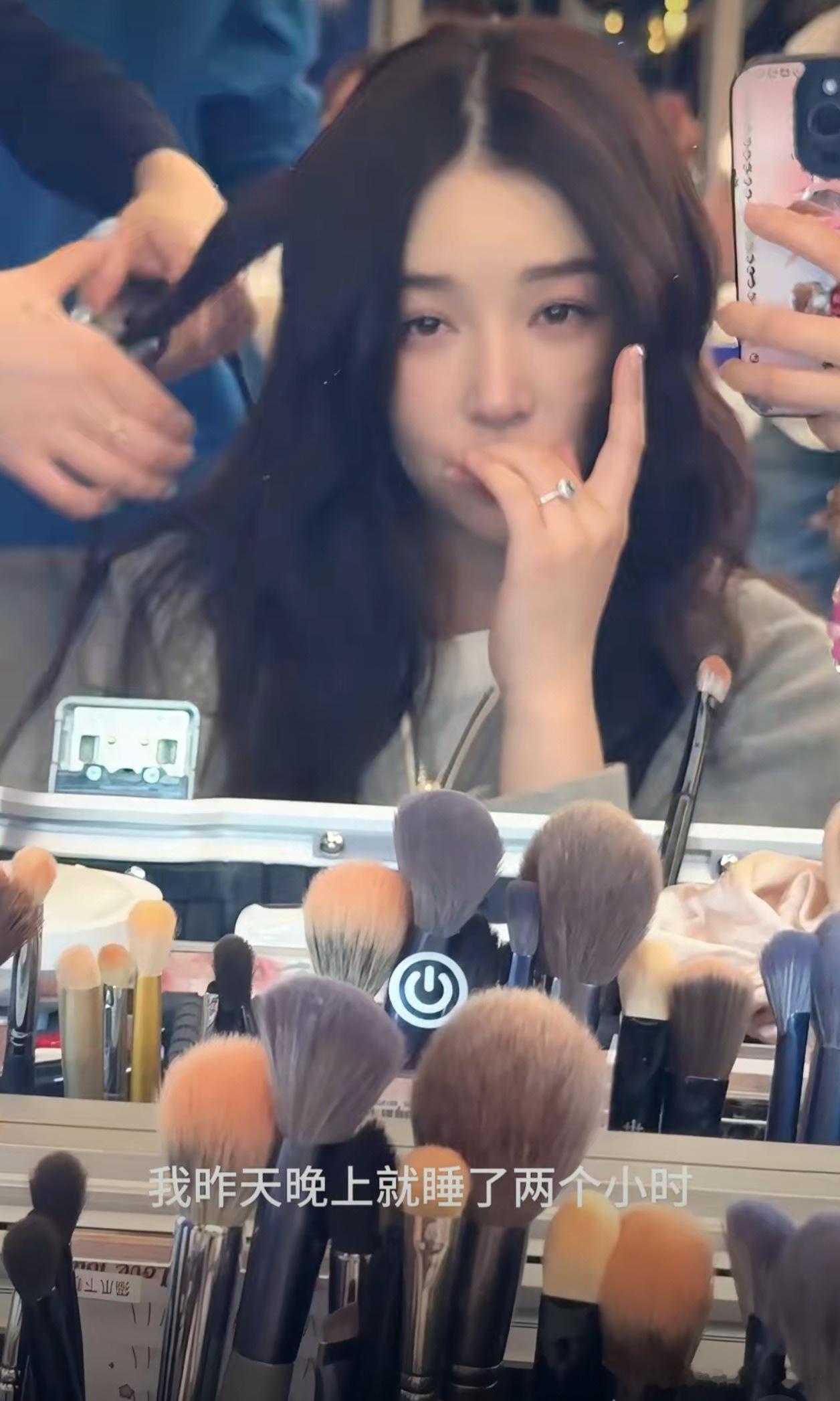 看到热搜立马去补了舞台，这表现完全看不出只睡了2小时，牛！阚清子昨晚睡了2个小时