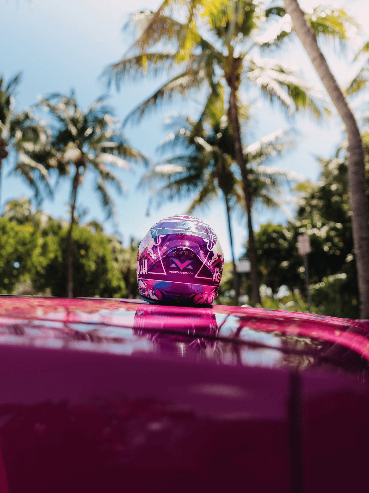 维斯塔潘将在F1迈阿密大奖赛佩戴特别版紫色头盔