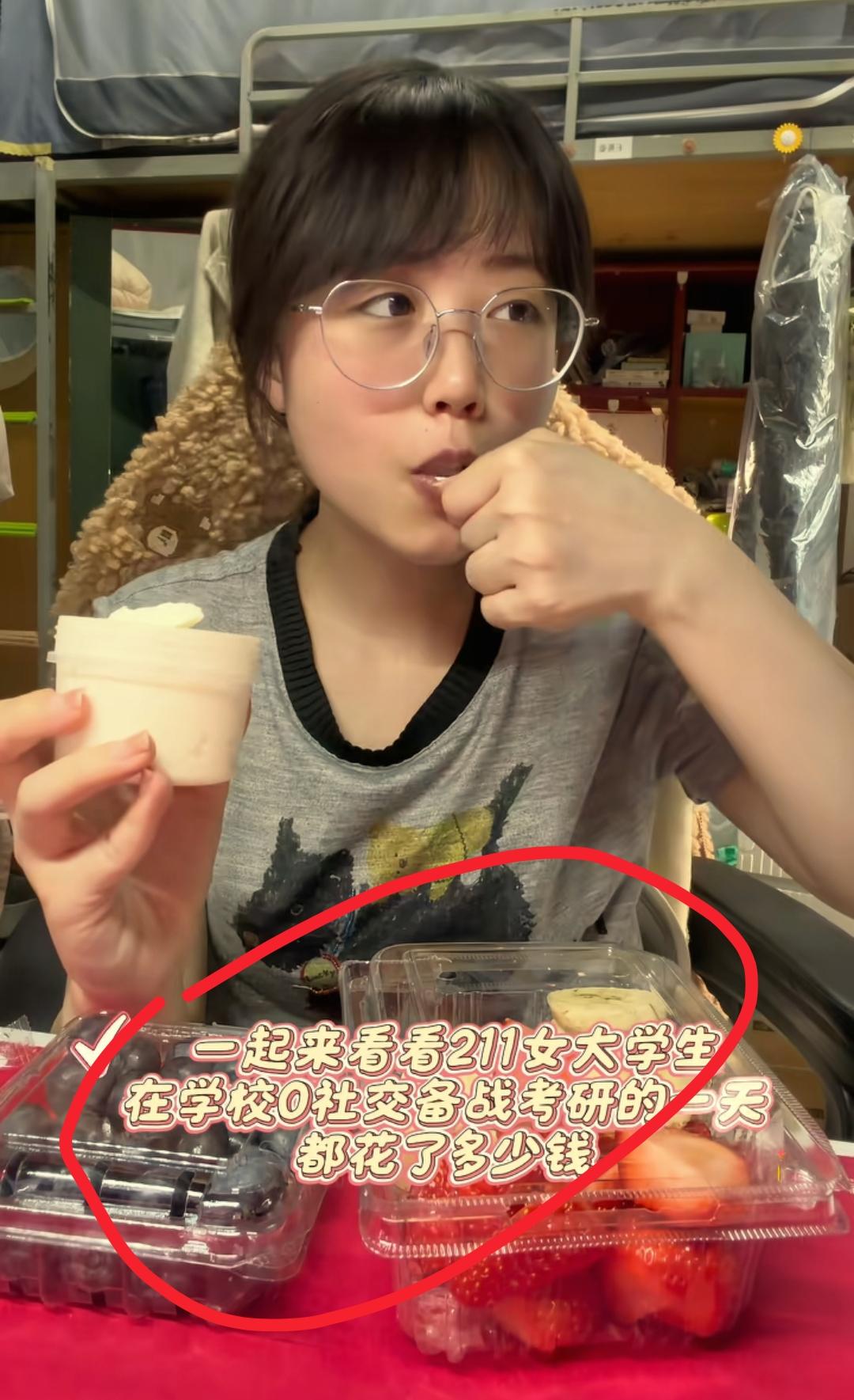 地炮妹妹已经很难适应社会了，原因很简单
不是因为她笨，也不是因为她懒
而是因为全