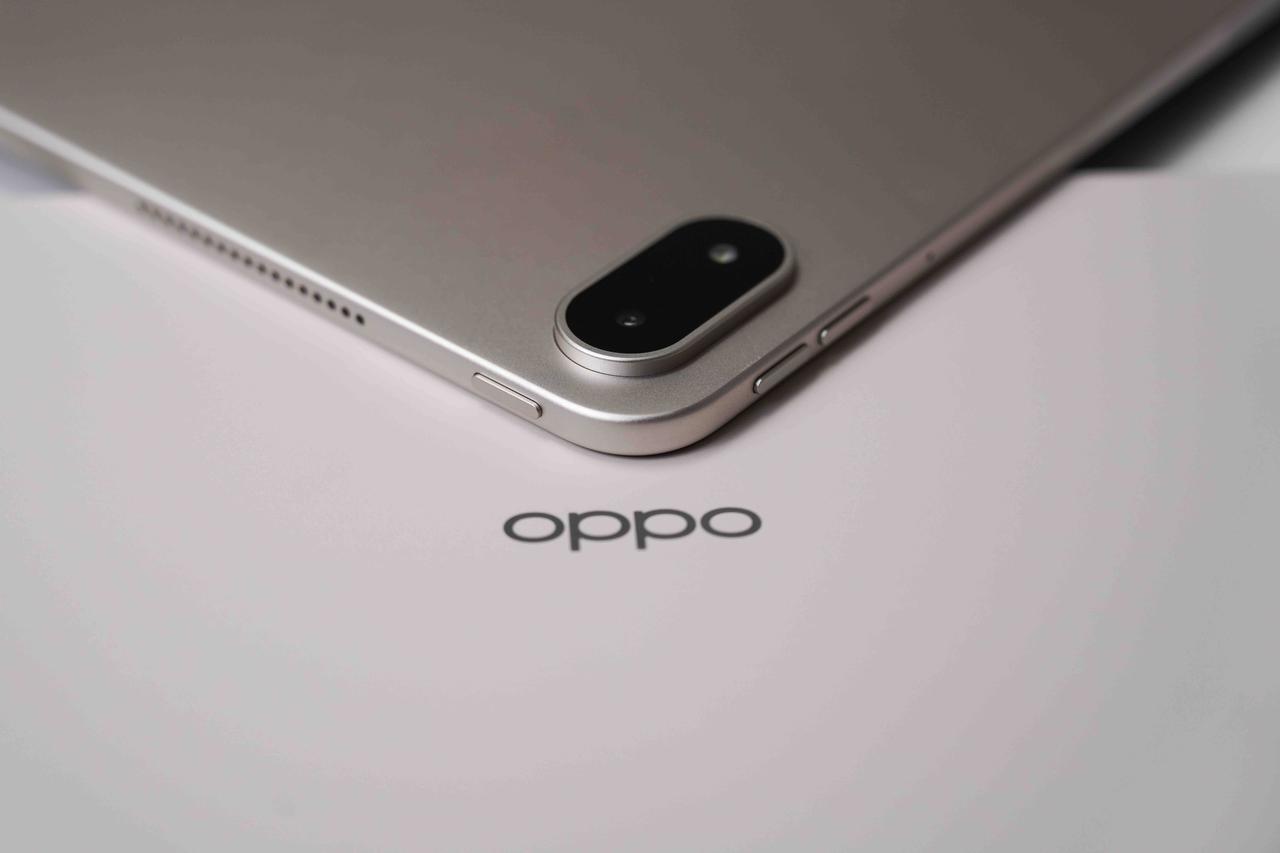 有套OPPO Pad 5 Pro实拍图忘发了！有一说一，这机器的质感是真好啊！这