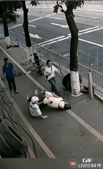 骑车人反应真是及时呀