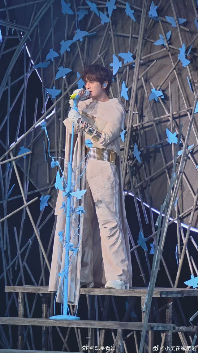 张远舞台同时段卫视收视第一歌手2026 没有花里胡哨的包装，靠情绪和唱功留住观众