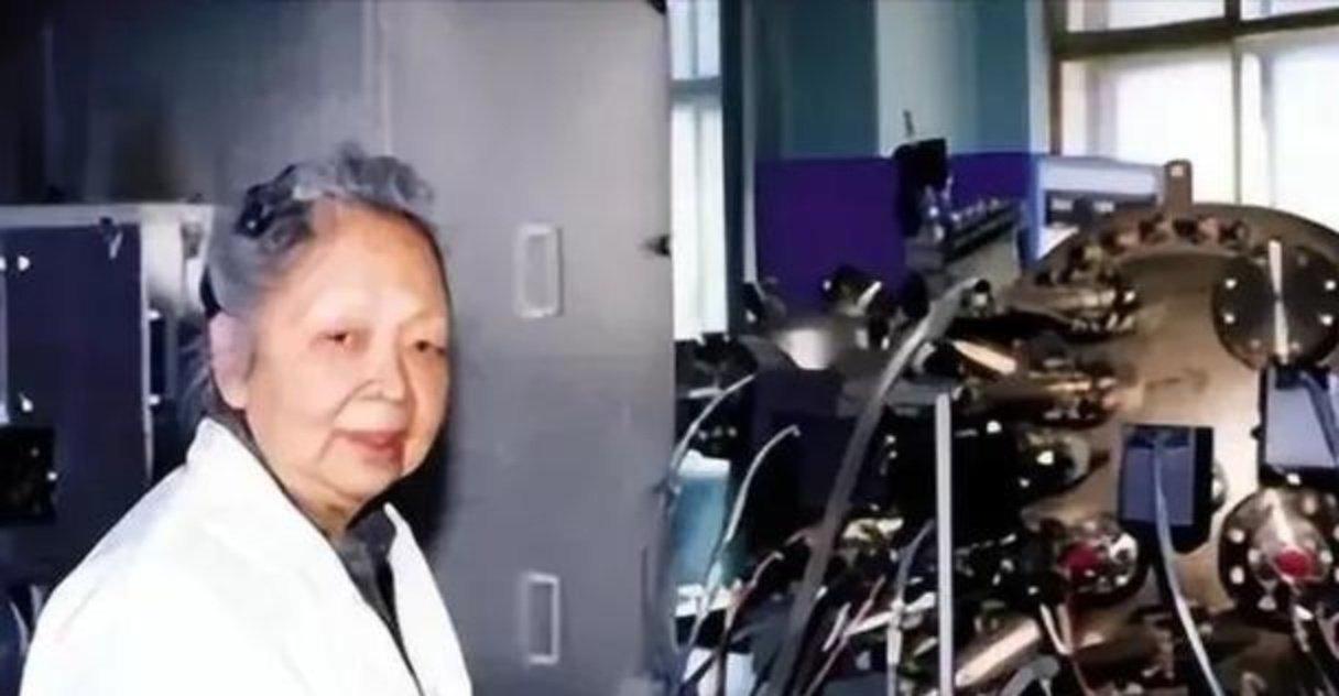 1957年，美国海关私吞了中国女人行李箱里面的6800美金，她却开心地笑了。谁也