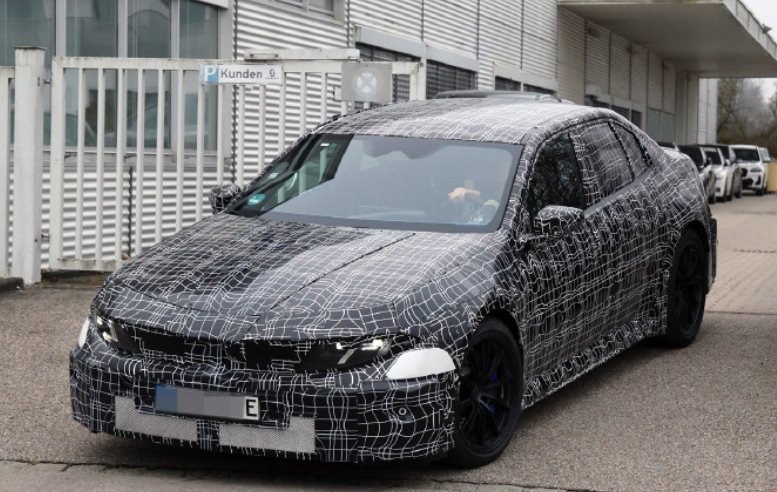 疑似宝马 iM3 曝光 外媒消息，宝马新世代纯电 M3 疑似现身，采用全新设计语