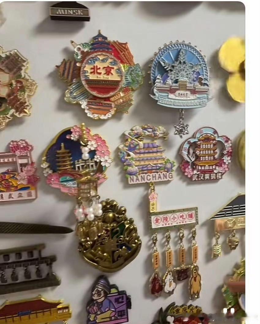 该说什么好呢？有些人不停地收集冰箱贴，60元一个冰箱贴，收集了150个，总价达到