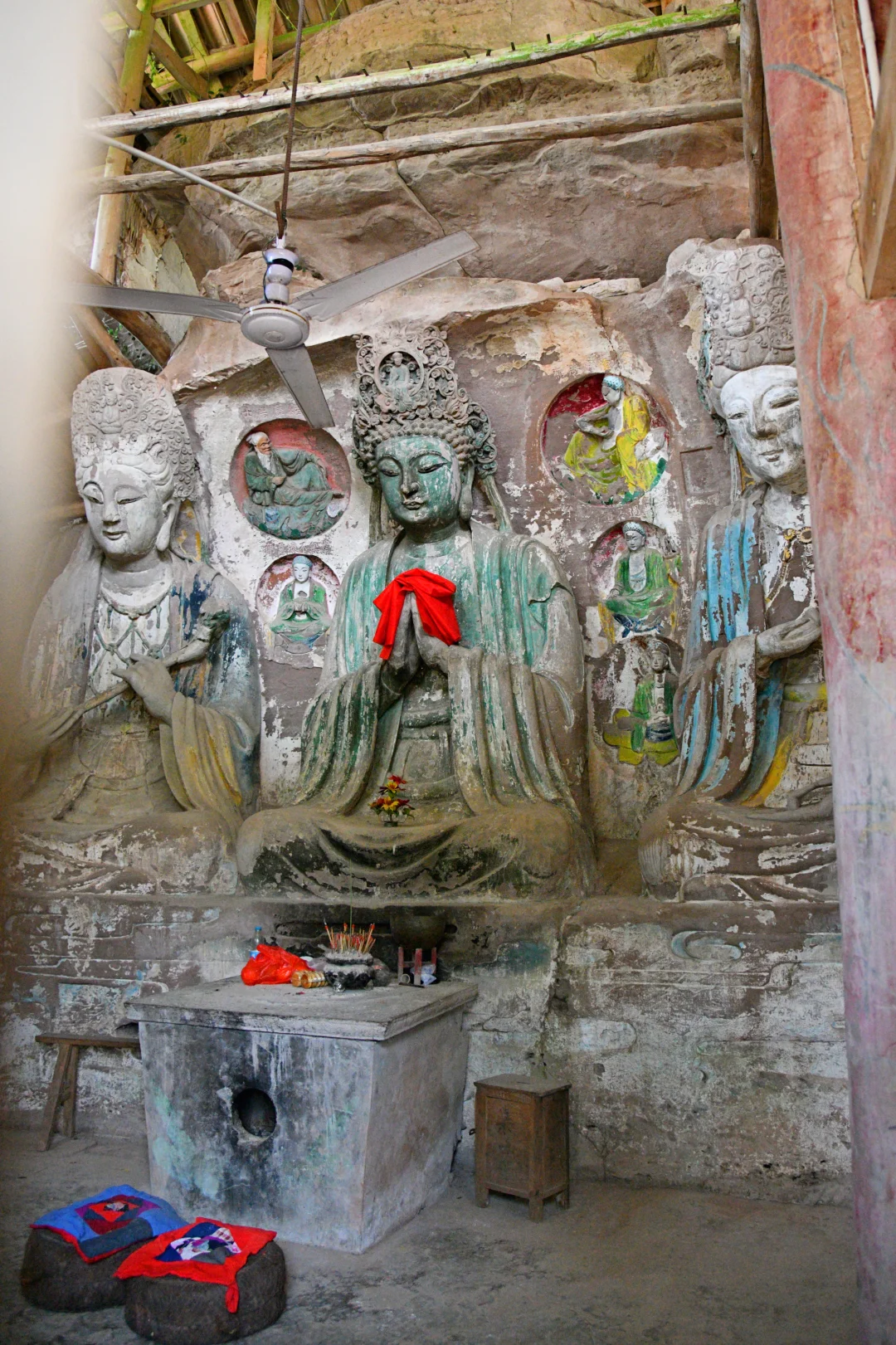 安岳大佛寺摩崖造像，藏在乡野的千年绿面佛