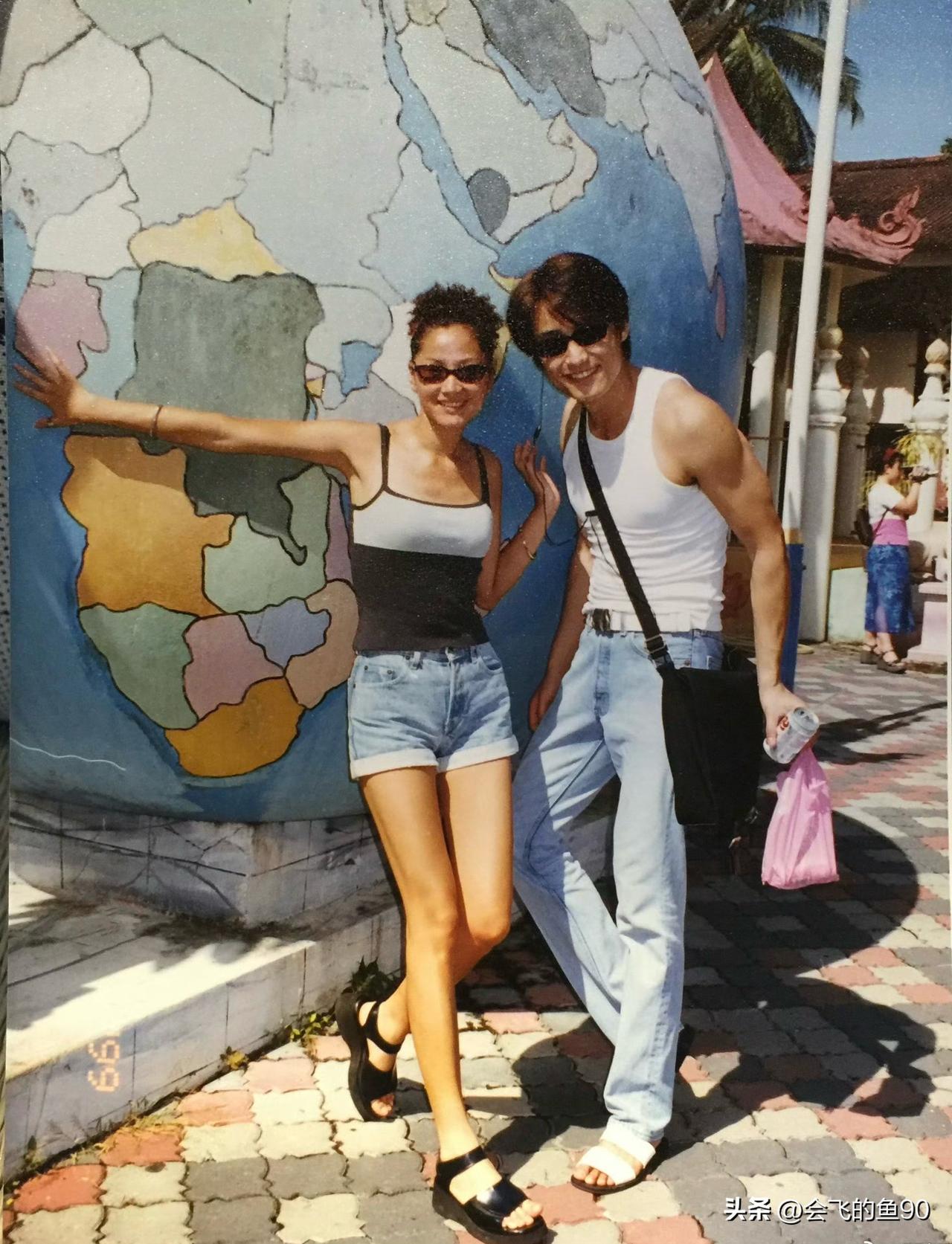 27年前的北京街头，瞿颖和胡兵留下这张合影。他们当年都是28岁，正是最青春活力，