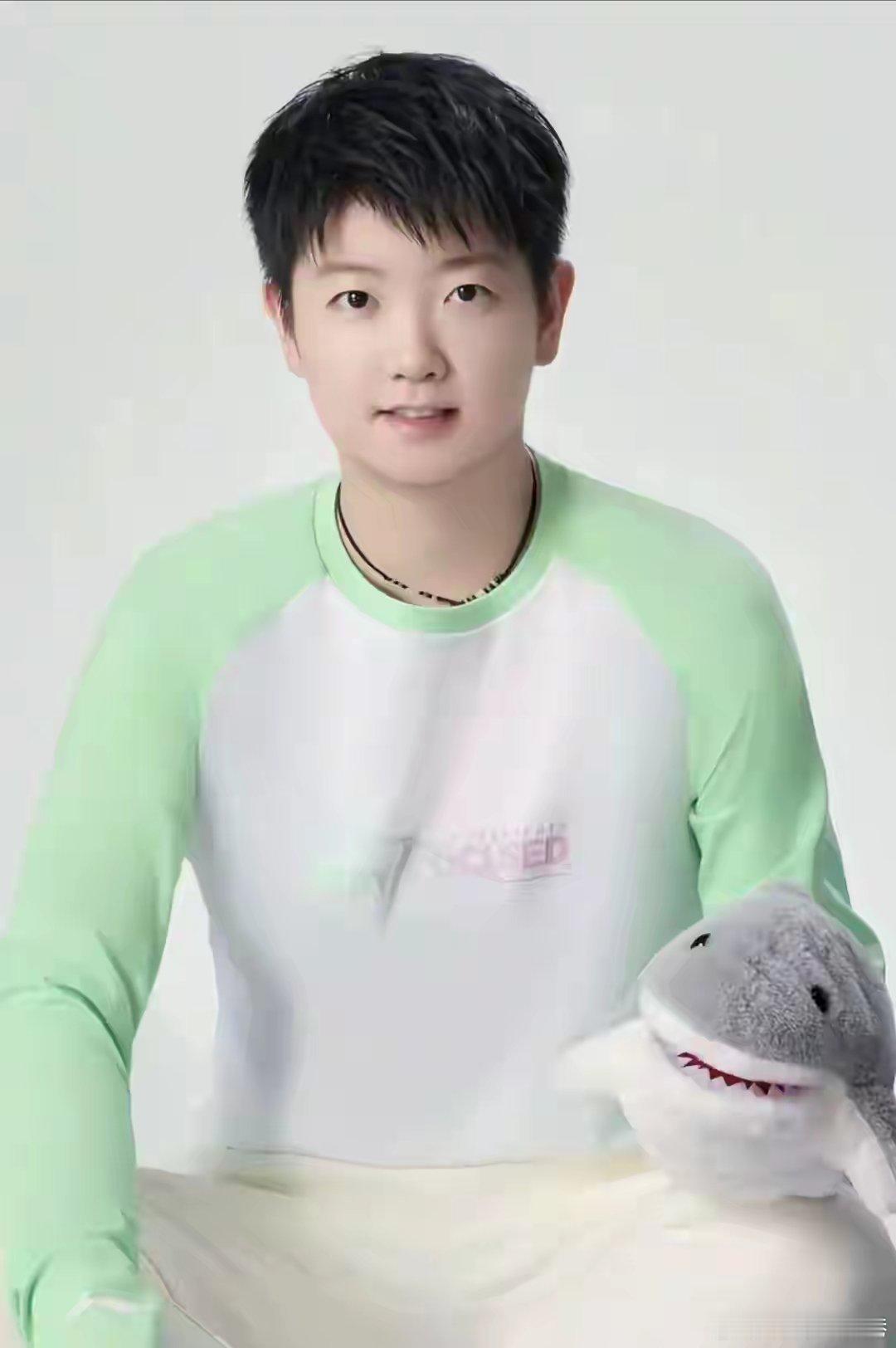 孙颖莎长了鲨鱼角孙颖莎 谁家的小可爱，好像捏捏小脸。 ​​​