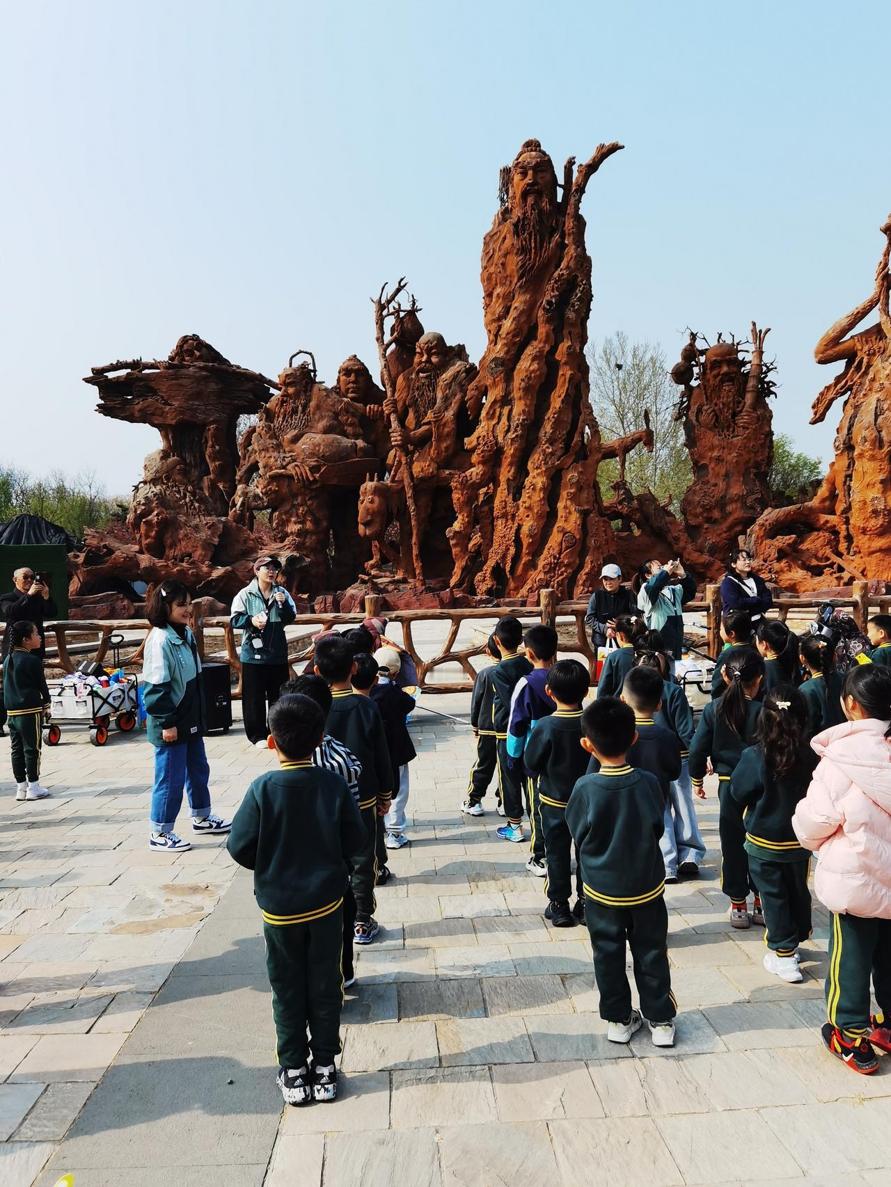 外孙大班同学们公园活动啦！