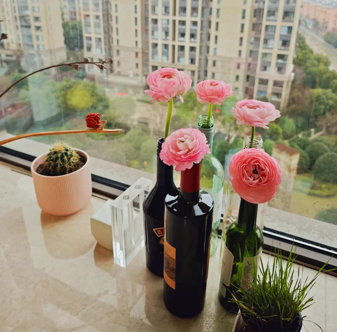 酒瓶插花，不用买花瓶也能get的高级感