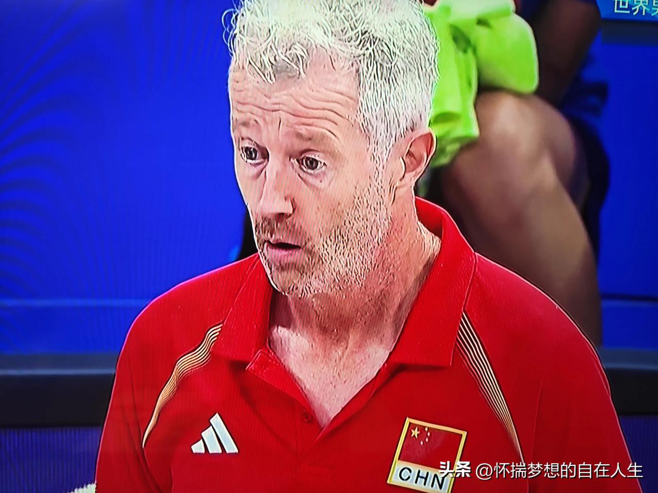世界男排联赛波兰战，中国男排四战皆败，没有获得一场比赛胜利，实在有些令人失望。