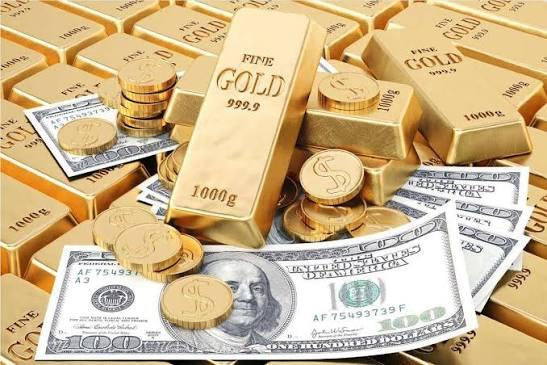 黄金价格突破4300美元，尽管突破后回落，但依然是一个标志性的事件。
这是国际黄