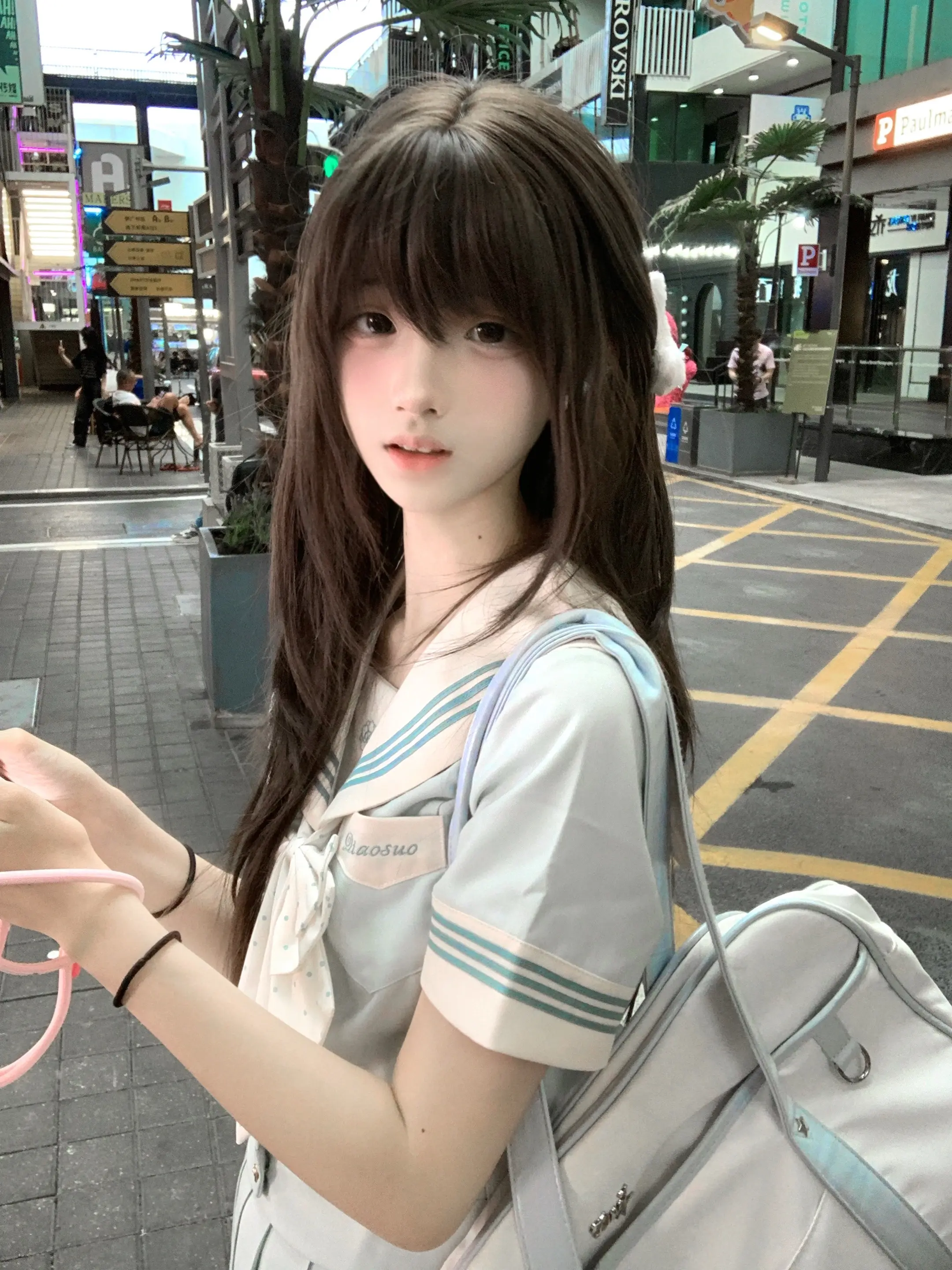 你的眼睛很漂亮，答应我一定要多笑笑好吗？