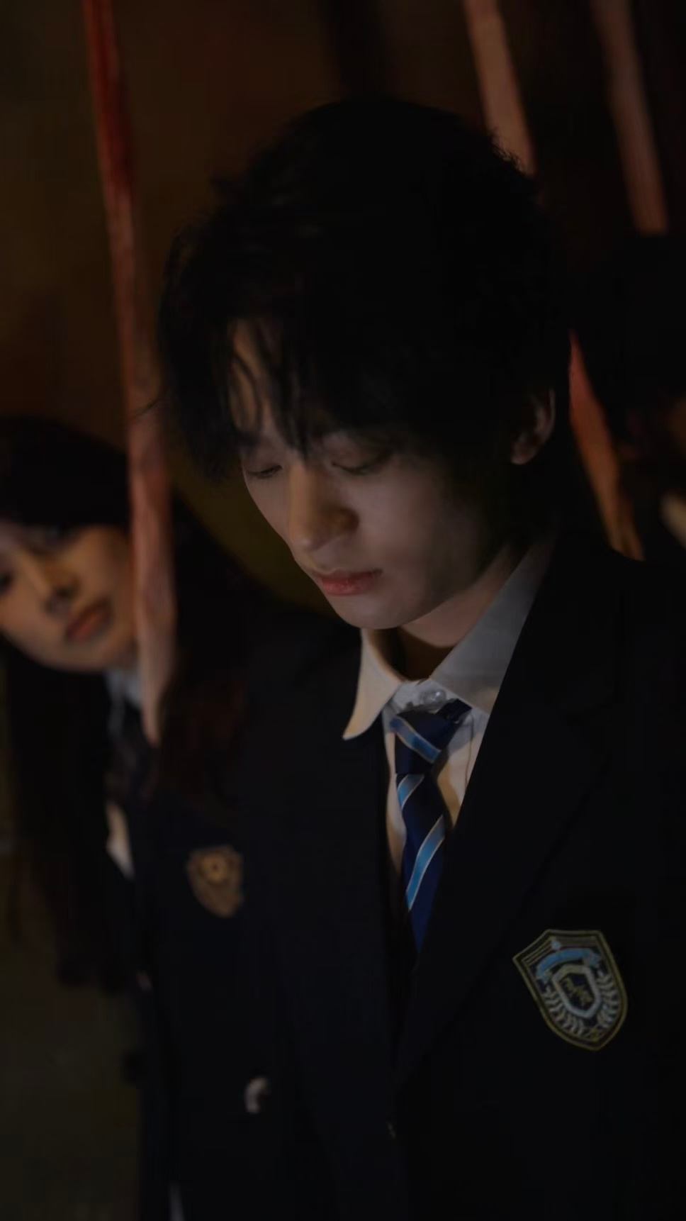 PEL团建惊魂夜PEL短剧  救命！PEL的团建玩这么刺激？面具人暗处埋伏搞突袭