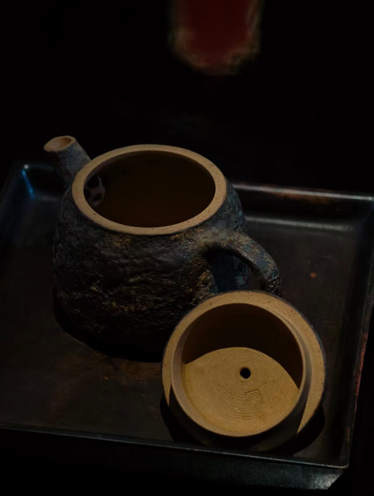品茶赏器交友  茶，起于草木，发于云雾，成于匠心，最终归于平淡。它教会我们的，是