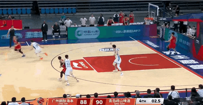 刚看到龙狮队这个绝杀战术，虽然没进，很有想象力！cba