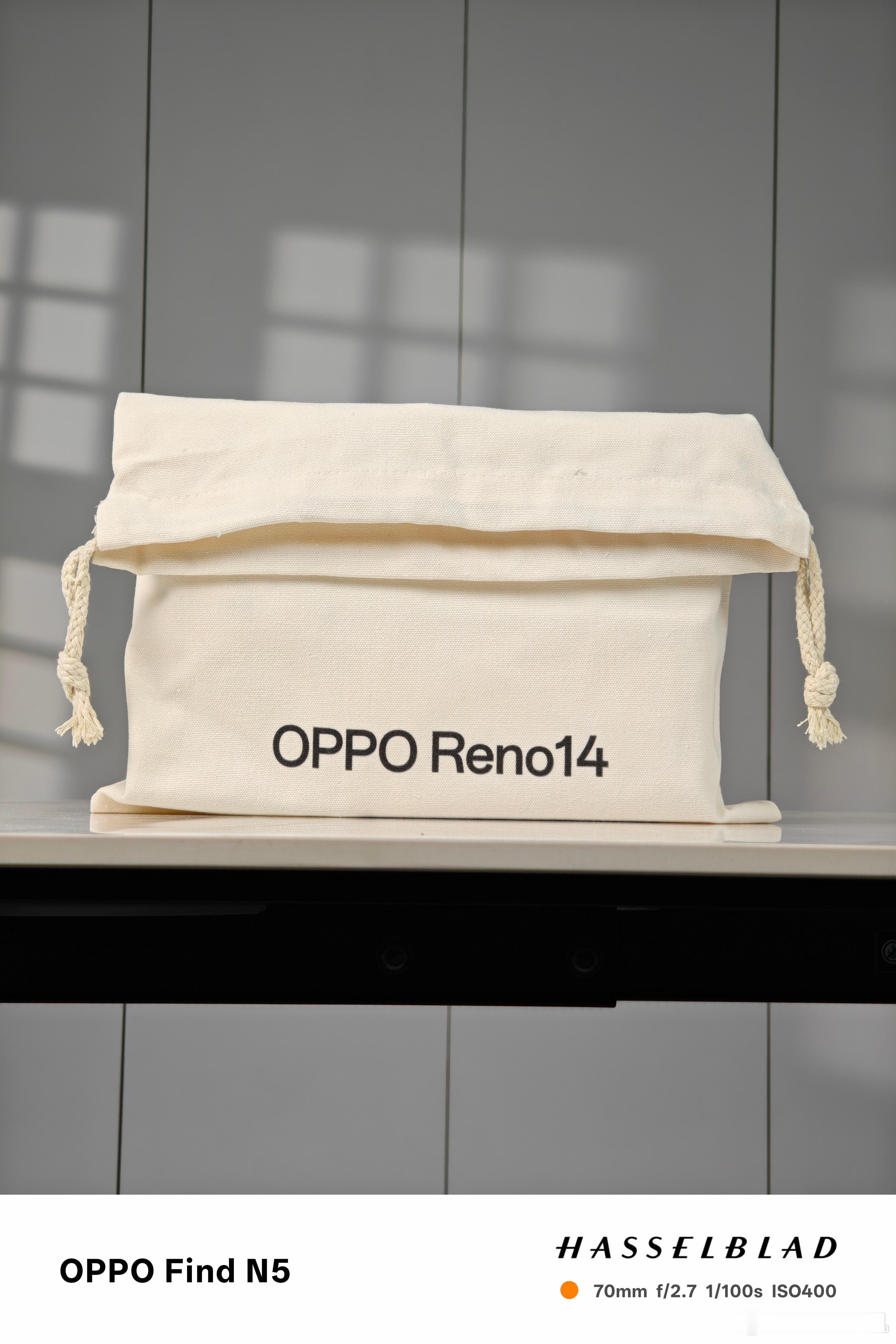 收到了OPPO Reno14系列的发布会邀请函，人鱼玩偶暗示这代是人鱼机，音乐盒