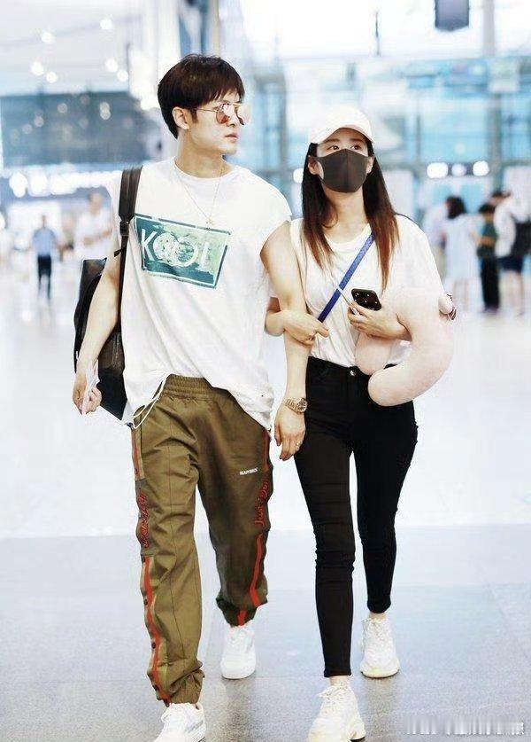 颖儿说女儿遗传了付辛博唱跳能力颖儿家小月亮是遗传了付辛博的唱跳基因吧！颖儿直接开