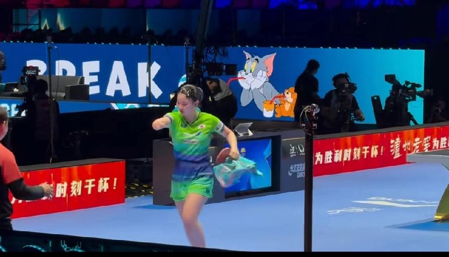 张本美和澳门首场赢球后跳起舞！

哈哈！这果然是个17岁的孩子啊！把快乐都写在脸