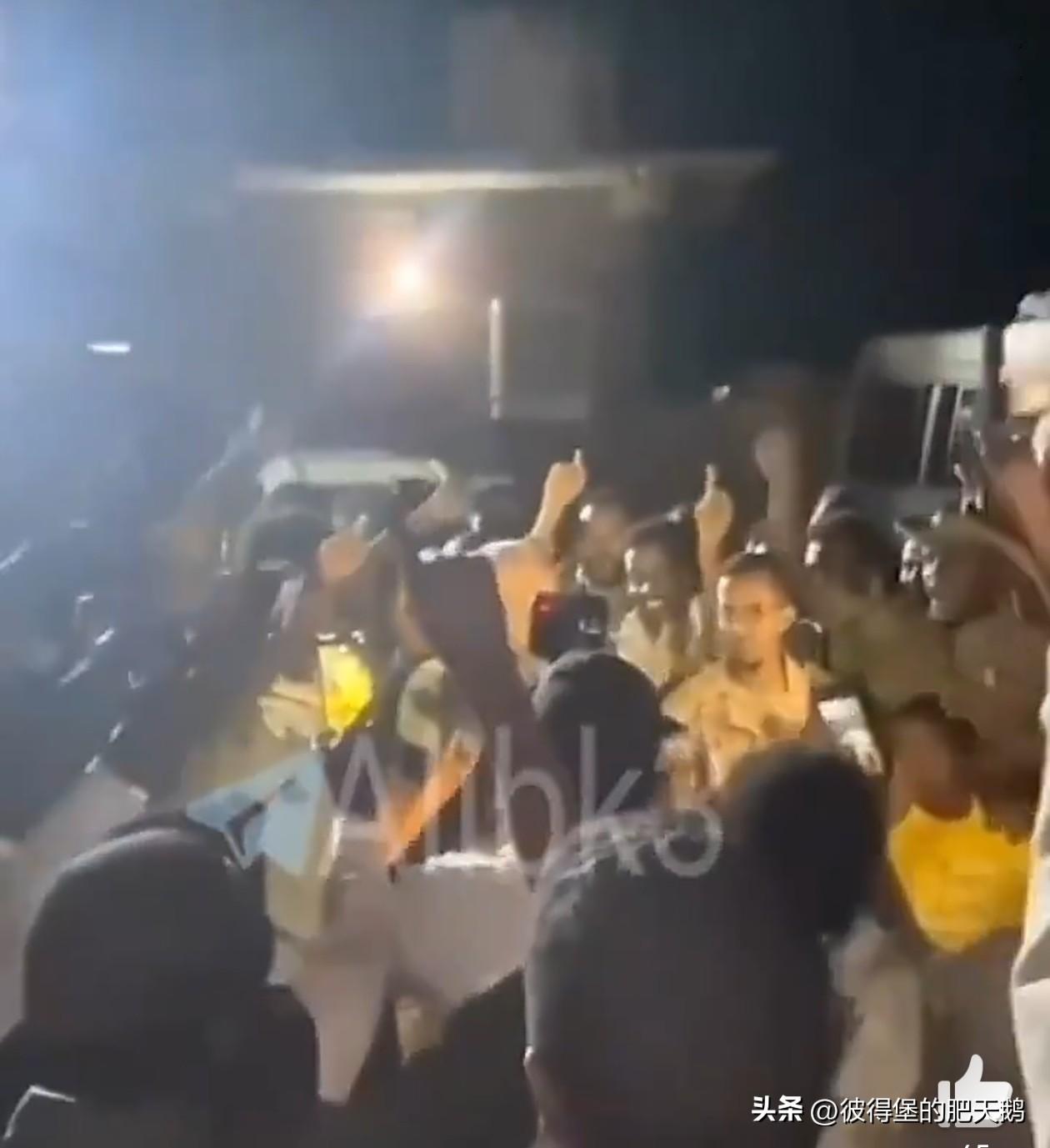 #以美袭击伊朗# 
一位苏丹军队指挥官在演讲中说：“我们已准备好保卫伊朗，如果敌