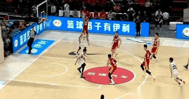 求求了，别再吹那个“NBA希望之星”了。
真以为去美国转一圈，英语说溜了，回来就