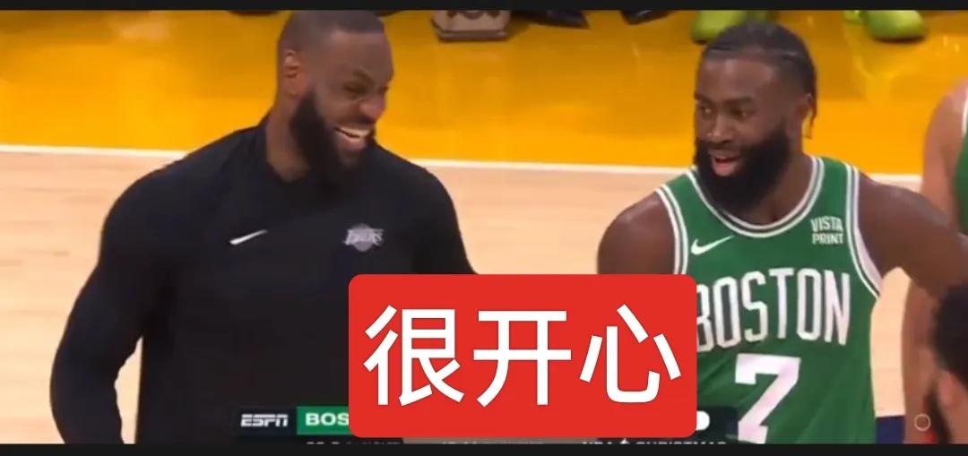 紧紧拥抱双探花！第一次见詹姆斯“输球”也挺开心
大家可以猜一猜詹姆斯与凯尔特人双