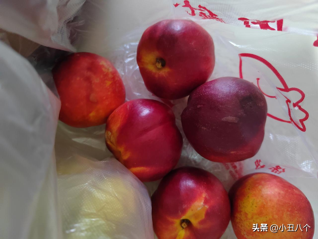 俺家那个可以没有饭菜不可以没有水果，这不水果两天就坚持不住了，今天太热只能去大沟