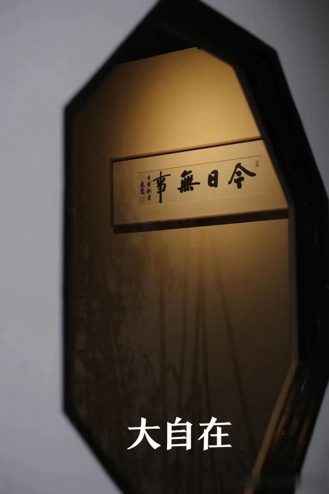 尼采在《善恶的彼岸》中说：
“与恶龙缠斗久了，自身亦成为恶龙；凝视深渊久了，深渊