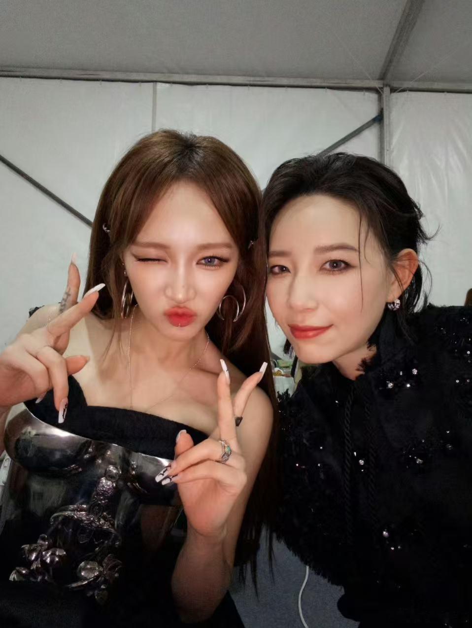 李斯丹妮孟佳浪姐三公帮唱乘风2026本季乘风舞台迎来重大调整，师姐帮唱提前至三公