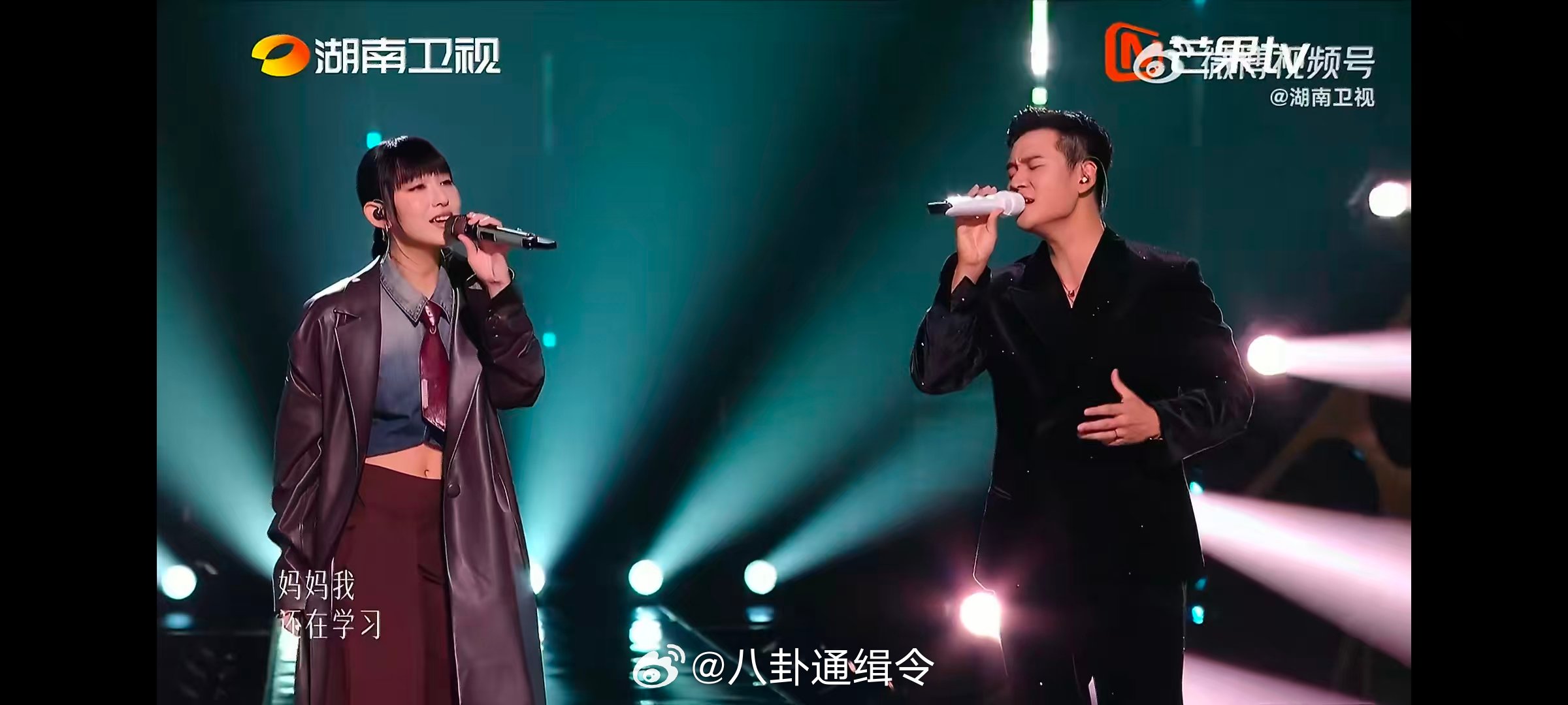 歌手直播周兴哲炎明熹唱汤令山的歌好搭歌手2026一柔一亮的声线巧妙碰撞，翻唱颜色