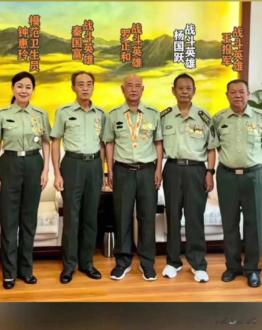 五位一等功英雄合影留念，且全部被授予荣誉称号。
“战地女神”钟慧玲，19岁进入老