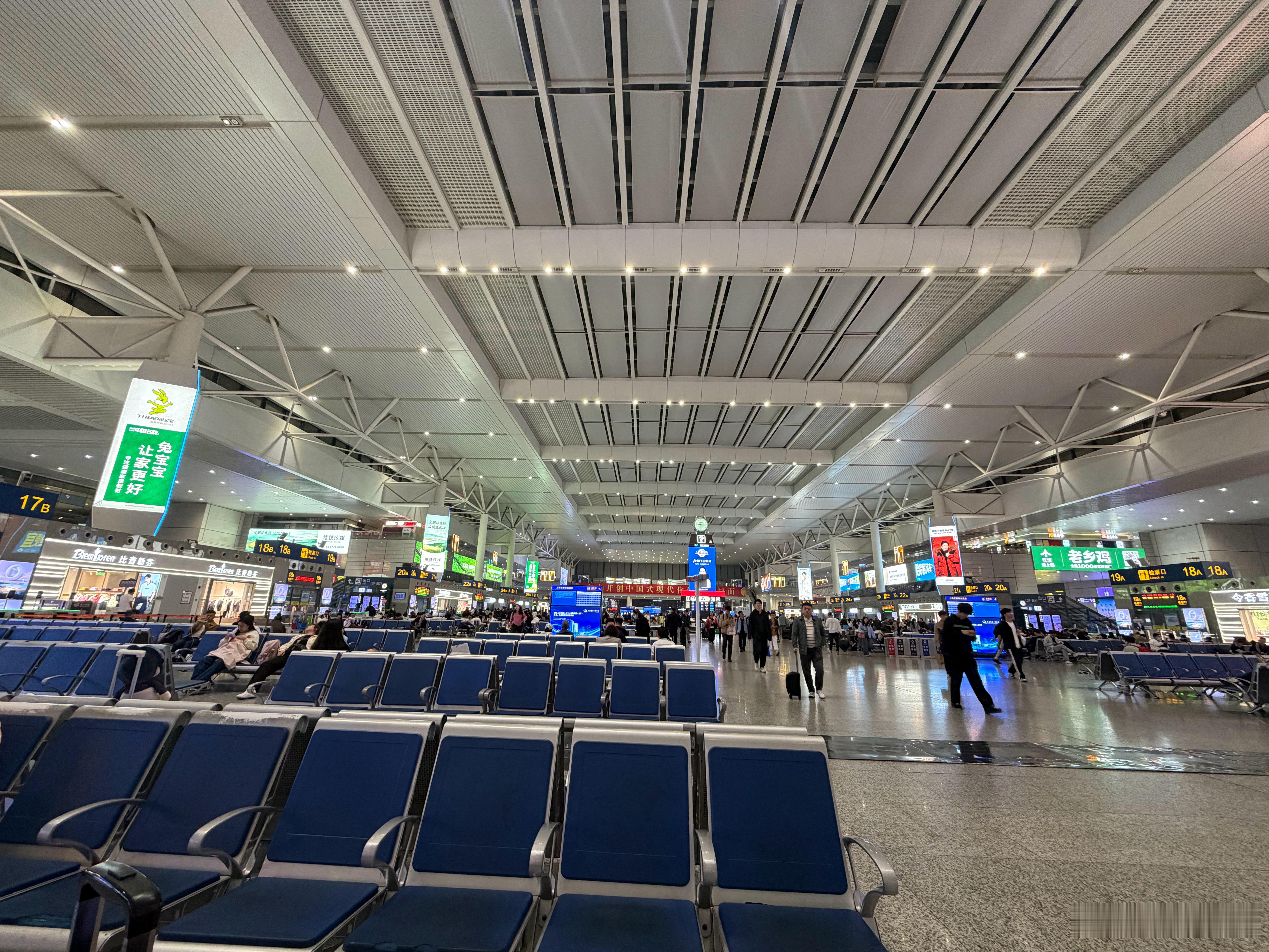 有谁能想到，参加完禾赛的活动会困在上海高铁站🥱怪自己没提前买票，周五高峰买不到