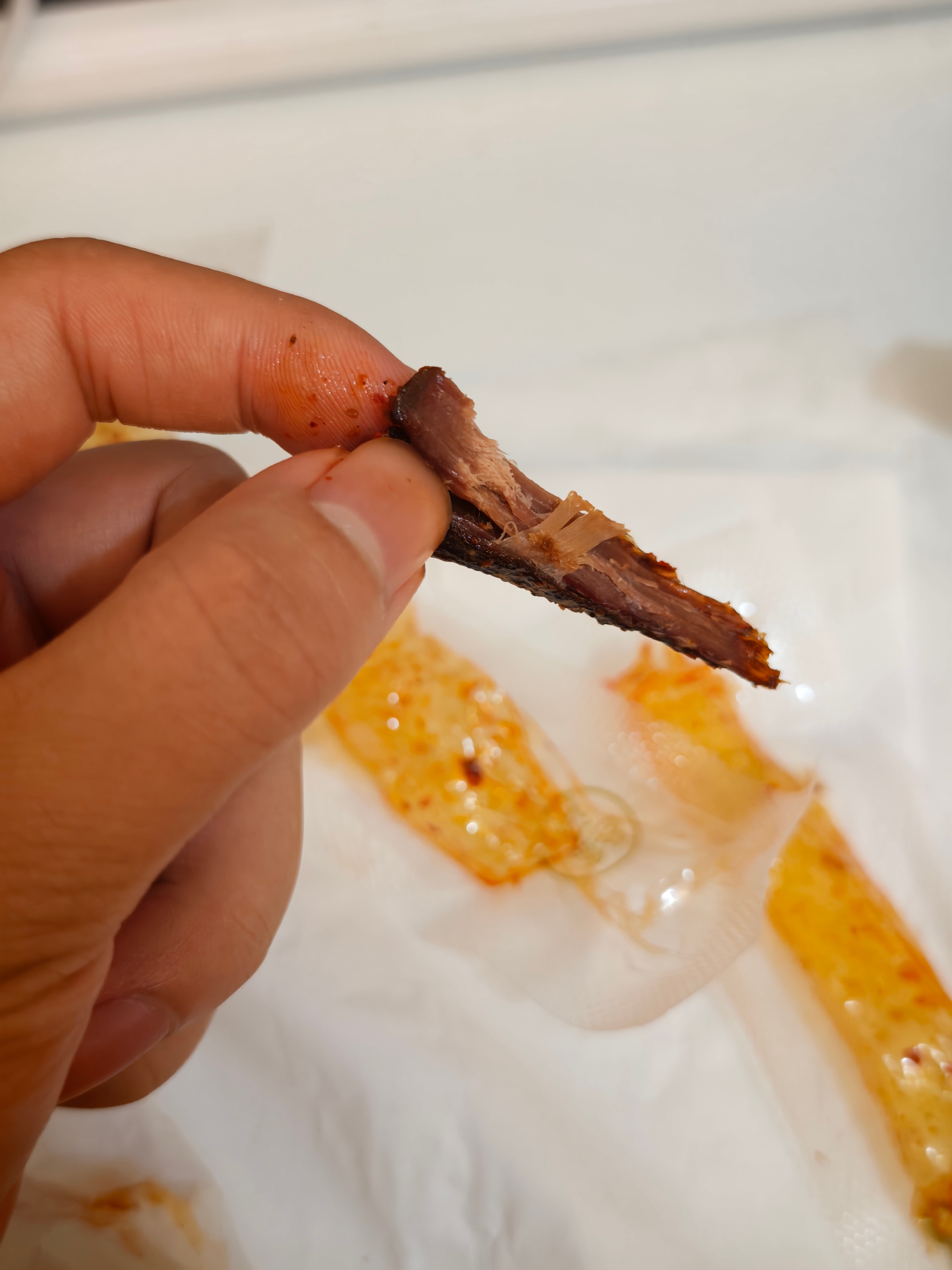 盒马的牛肉干挺好吃的，我已经感觉到我的肌肉在疯狂地生长了