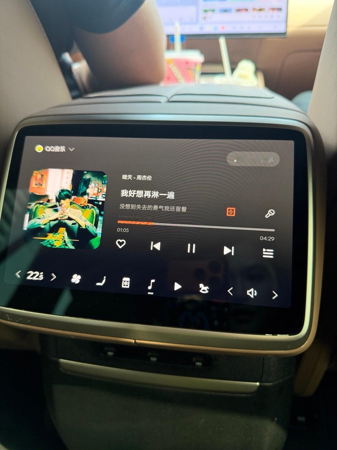 乐道L90🚗后排控制屏！真的用一次夸一次～质感拉满，功能性丰富。目前我试驾的同