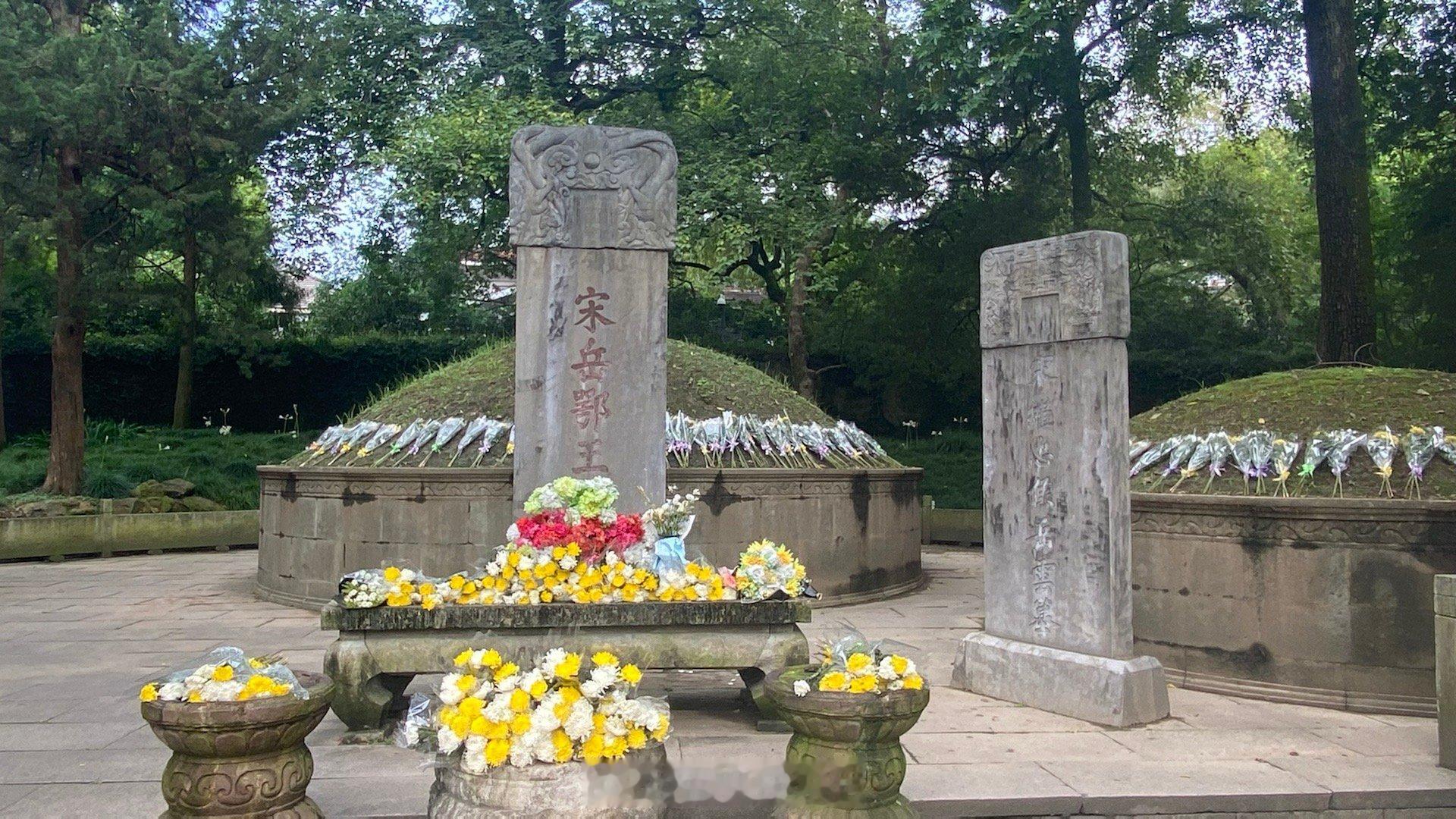赖有岳于双少保,人间始觉重西湖。308_IO  ​​​