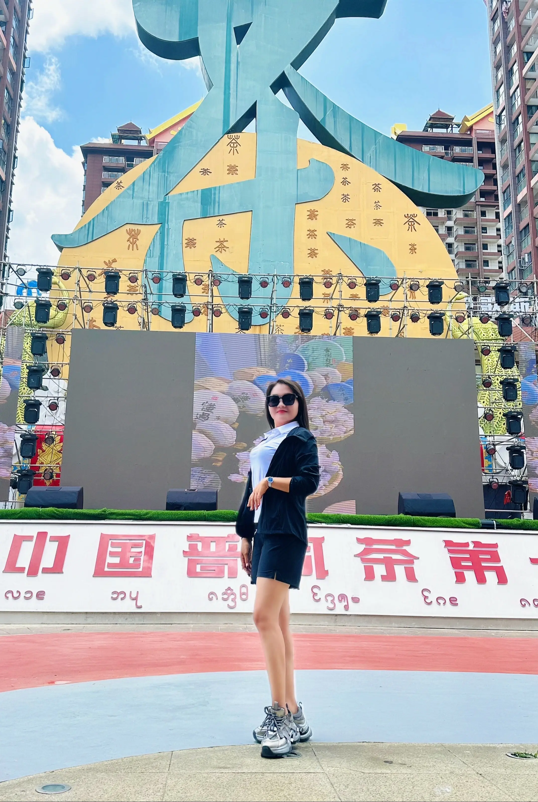 走好自己的路 ，迈好自己的步。 少听背后说三道四的废物！