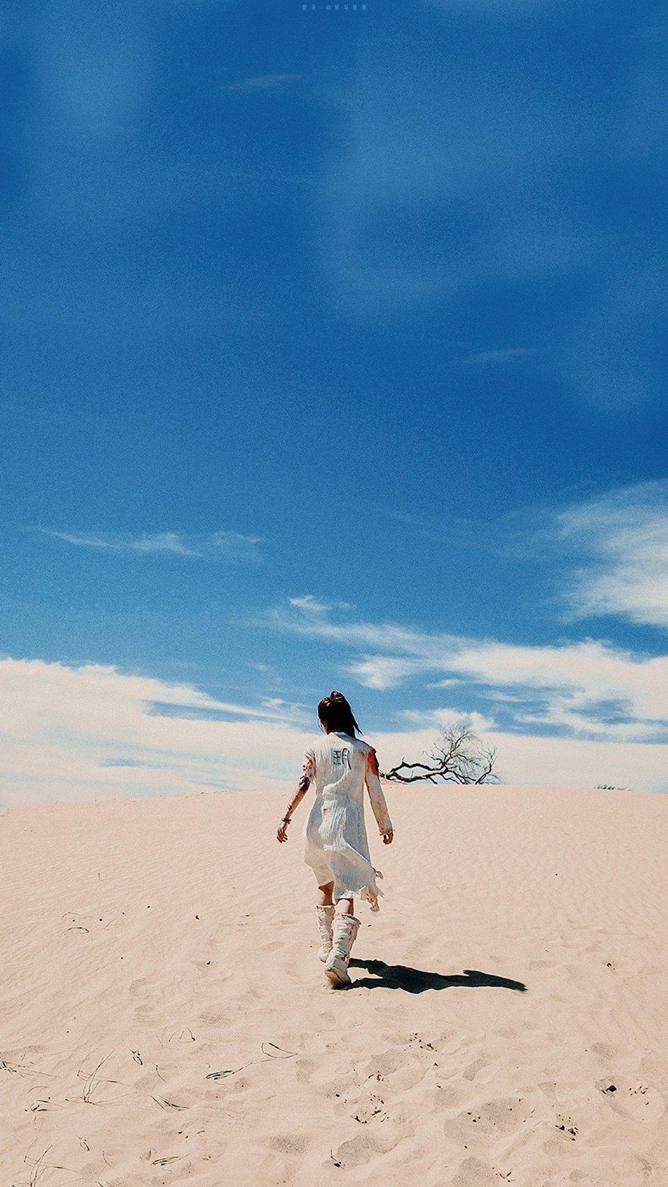 赵丽颖出道20周年：二十春秋同伴颖，万里乘风且徐行
 
从《楚乔传》里黄沙漫天中