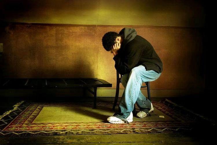 湖北18岁男孩抑郁症去世！临终痛哭流涕，曝出的遗憾让人泪崩。
关于湖北一名18岁