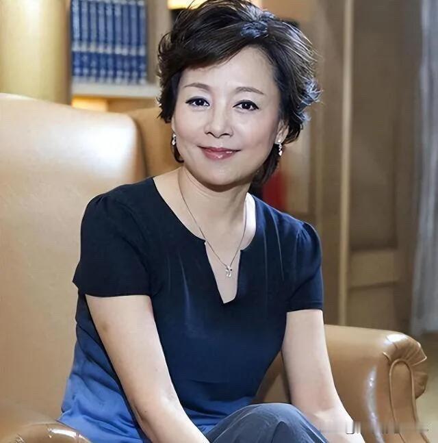 张瑜，身高162，个子不高挑，但长相端庄大方，因参演《庐山恋》中的周筠而红遍了大