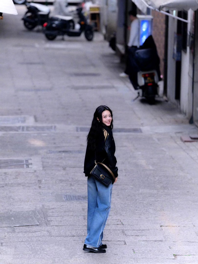 林屿森陪聂曦光重读三体你的赛博读书搭子已上线微小说大赛 聂曦光：我发个《乡村教师